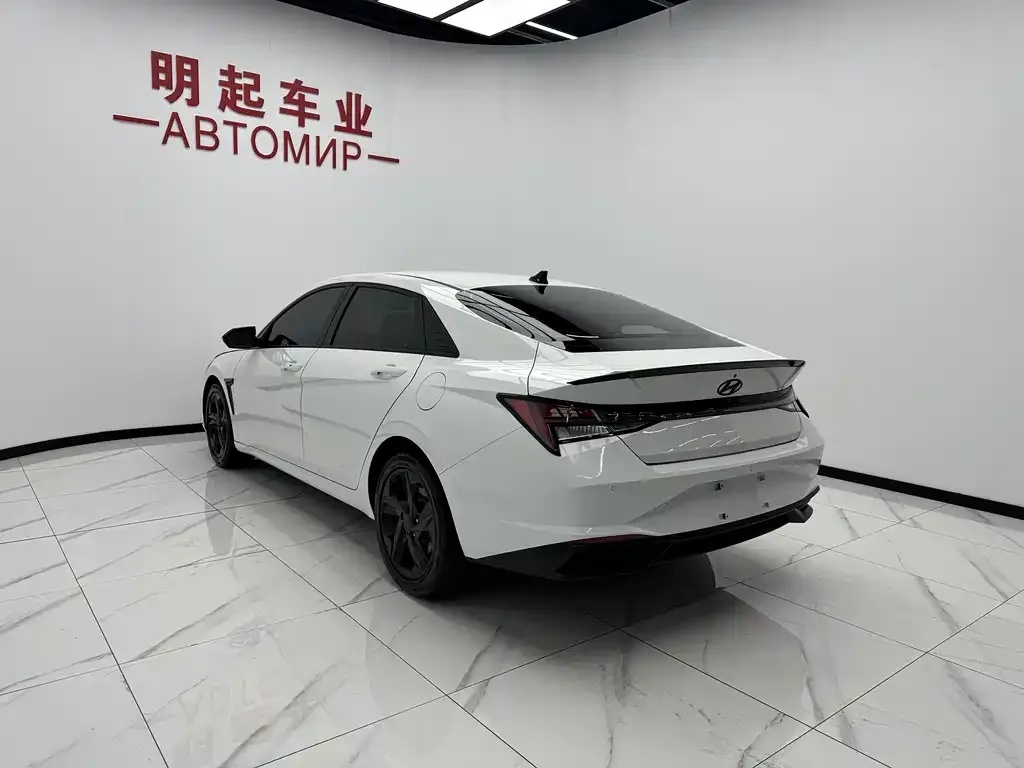 Hyundai Elantra — фото 5