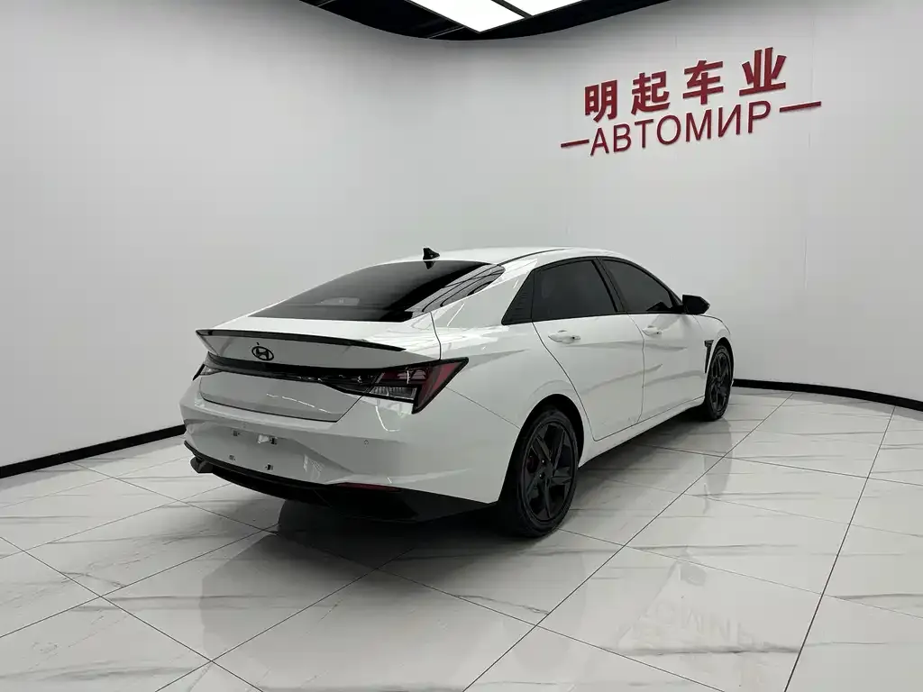 Hyundai Elantra — фото 4