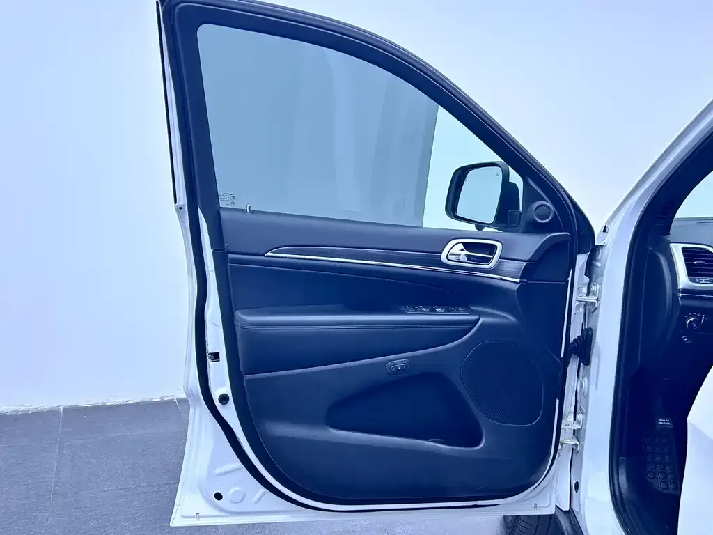 Jeep Grand Cherokee (Import) 2023 из CN, фото 7