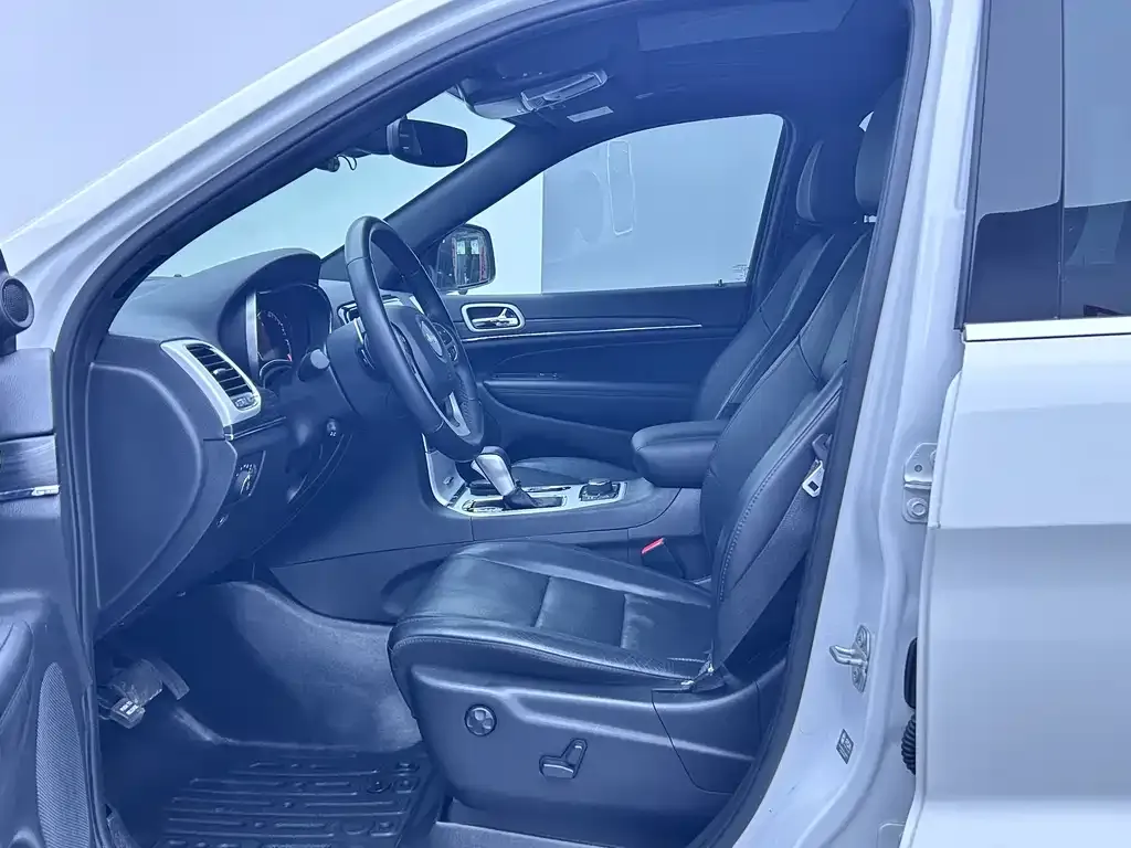 Jeep Grand Cherokee (Import) 2023 из CN, фото 4