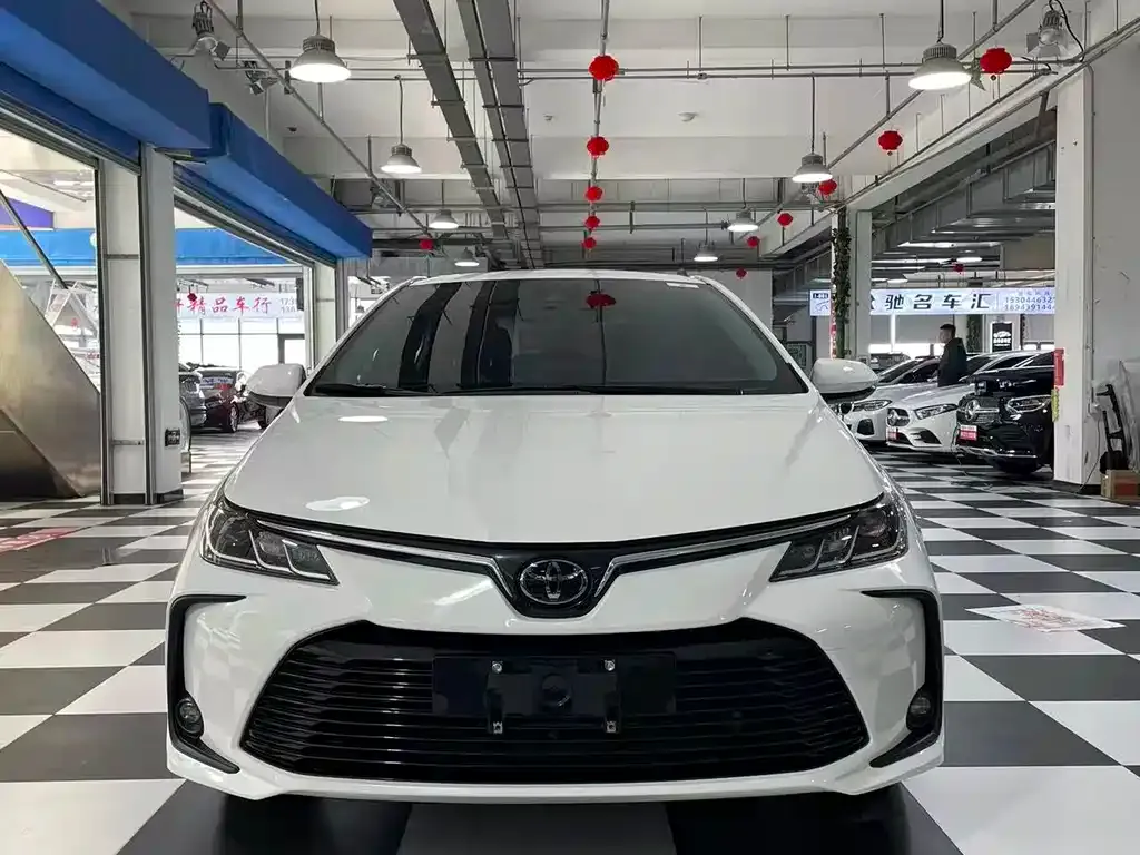 Toyota Corolla — фото 4
