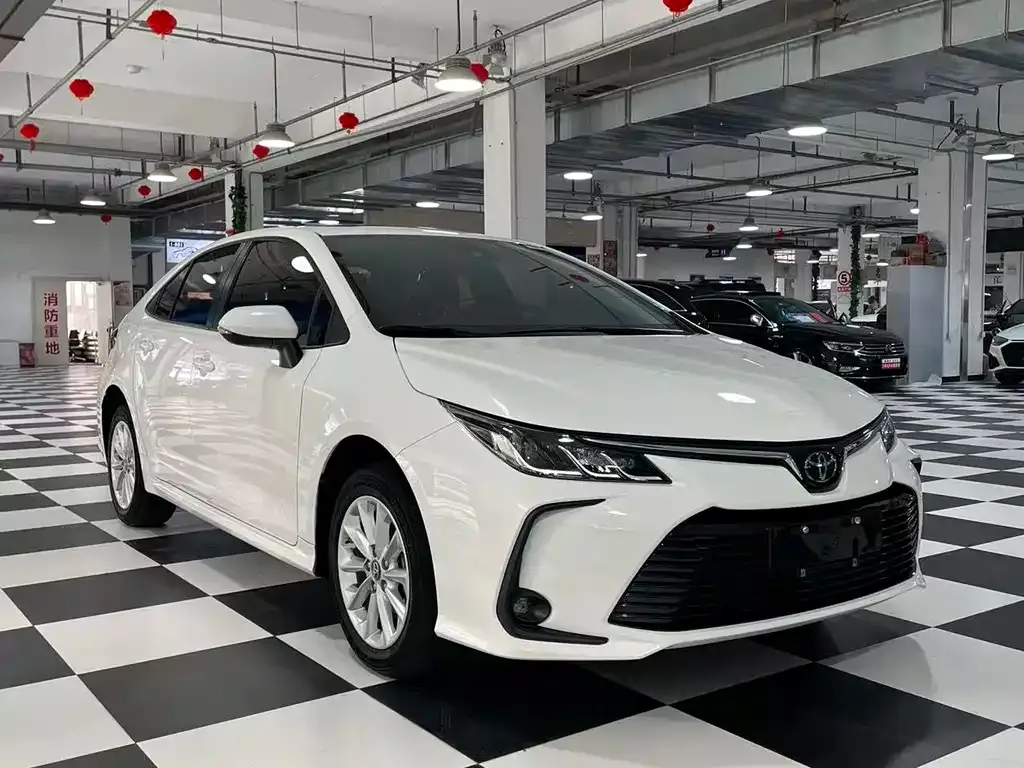 Toyota Corolla — фото 5