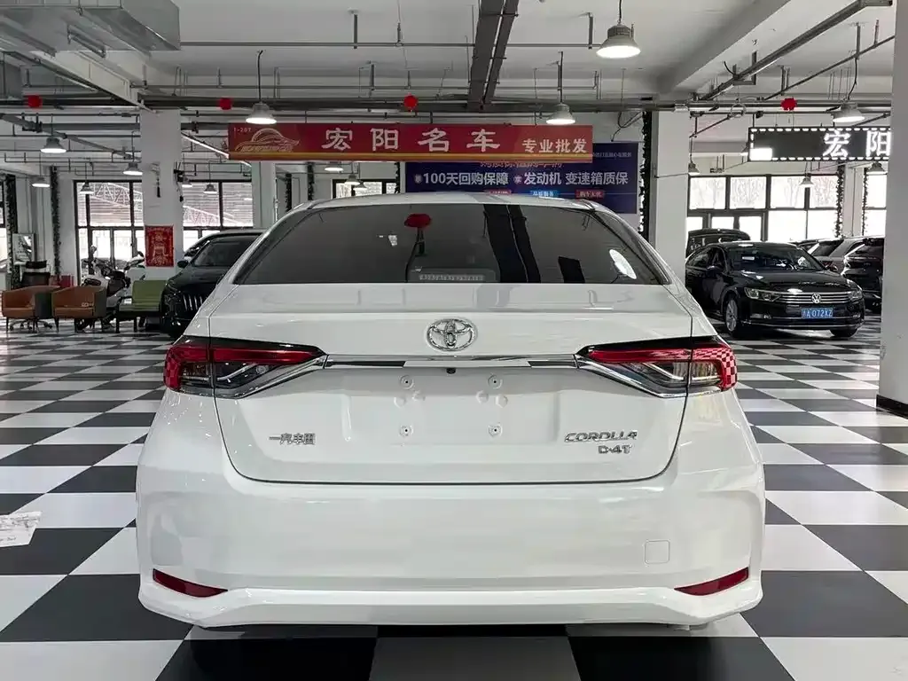 Toyota Corolla — фото 8
