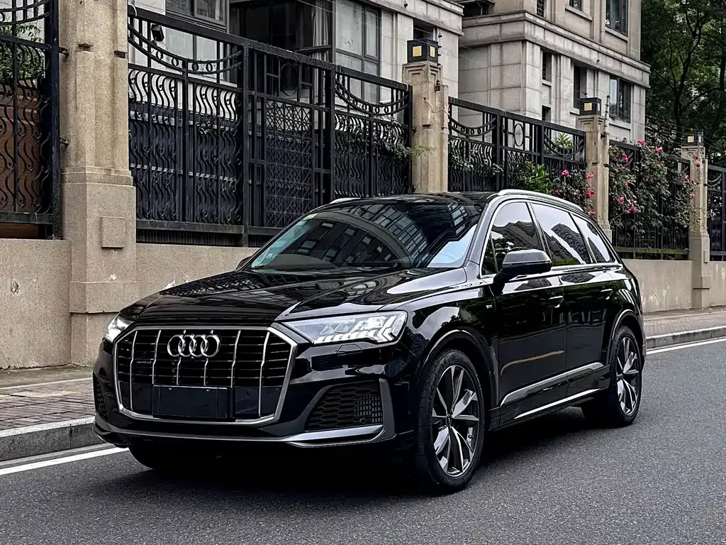 Audi Q7 — фото 1