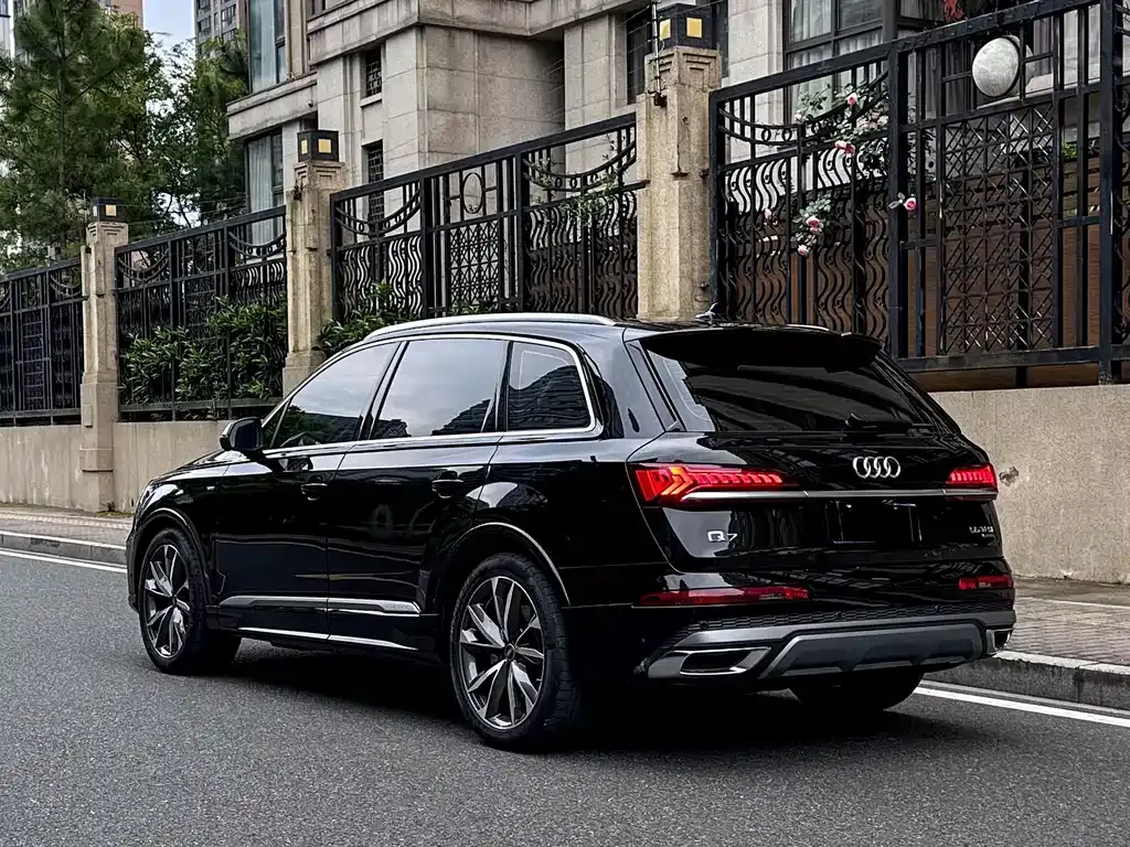 Audi Q7 — фото 2