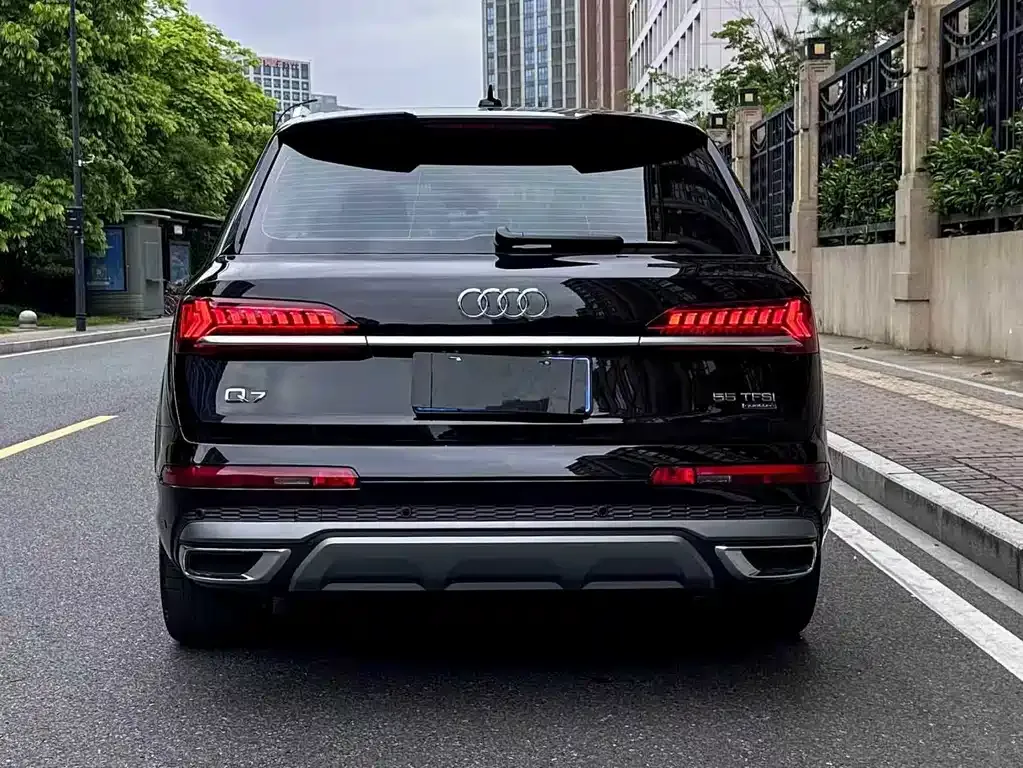 Audi Q7 — фото 8