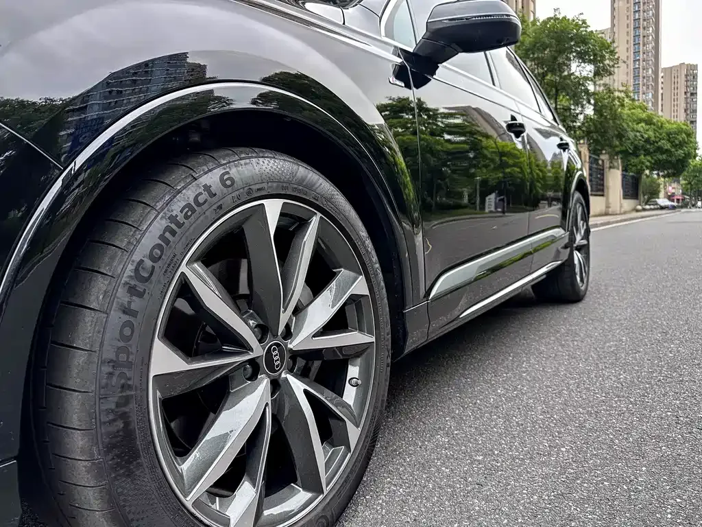 Audi Q7 — фото 5