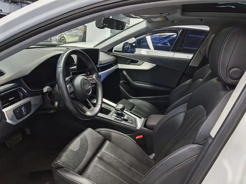 Audi A4L 2021 из CN, фото 8