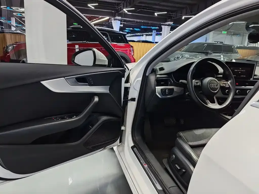 Audi A4L 2021 из CN, фото 5