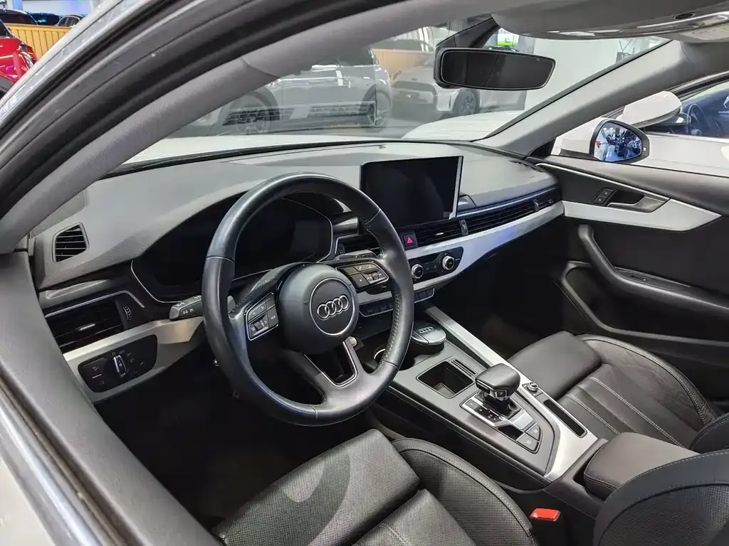 Audi A4L 2021 из CN, фото 9