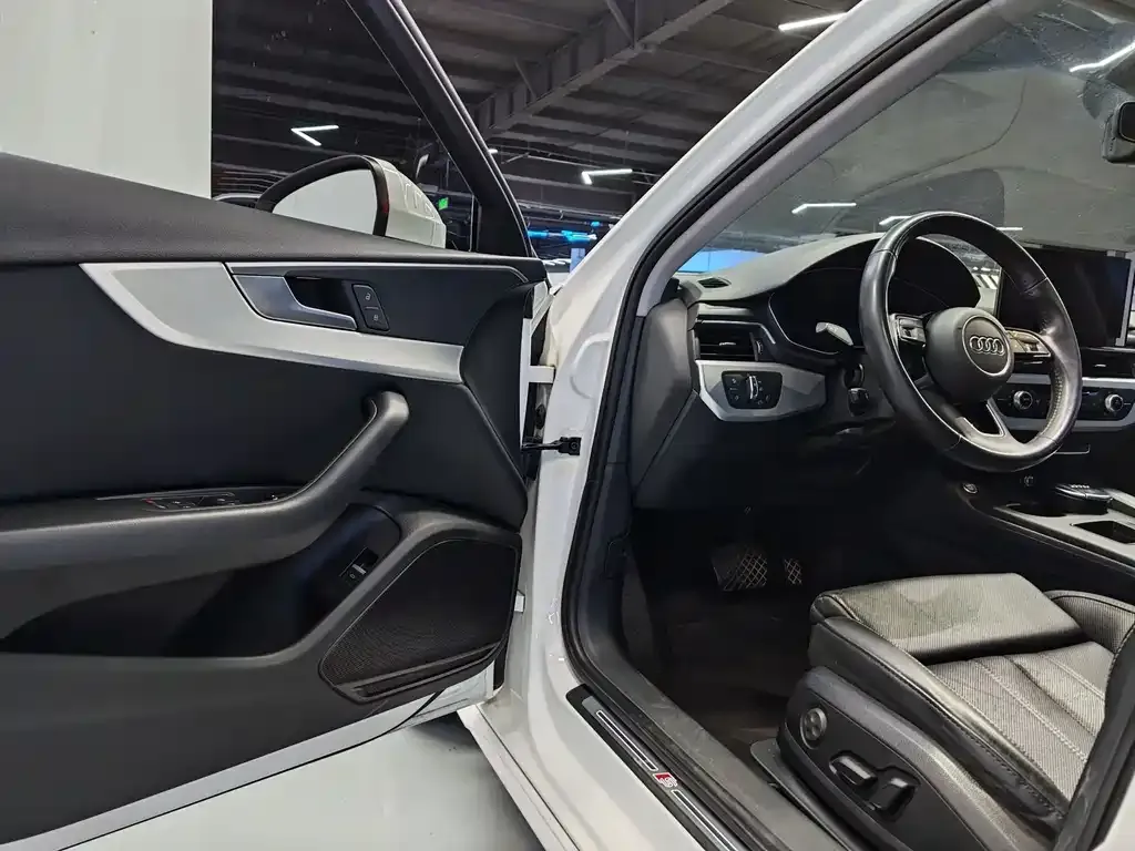 Audi A4L 2021 из CN, фото 7