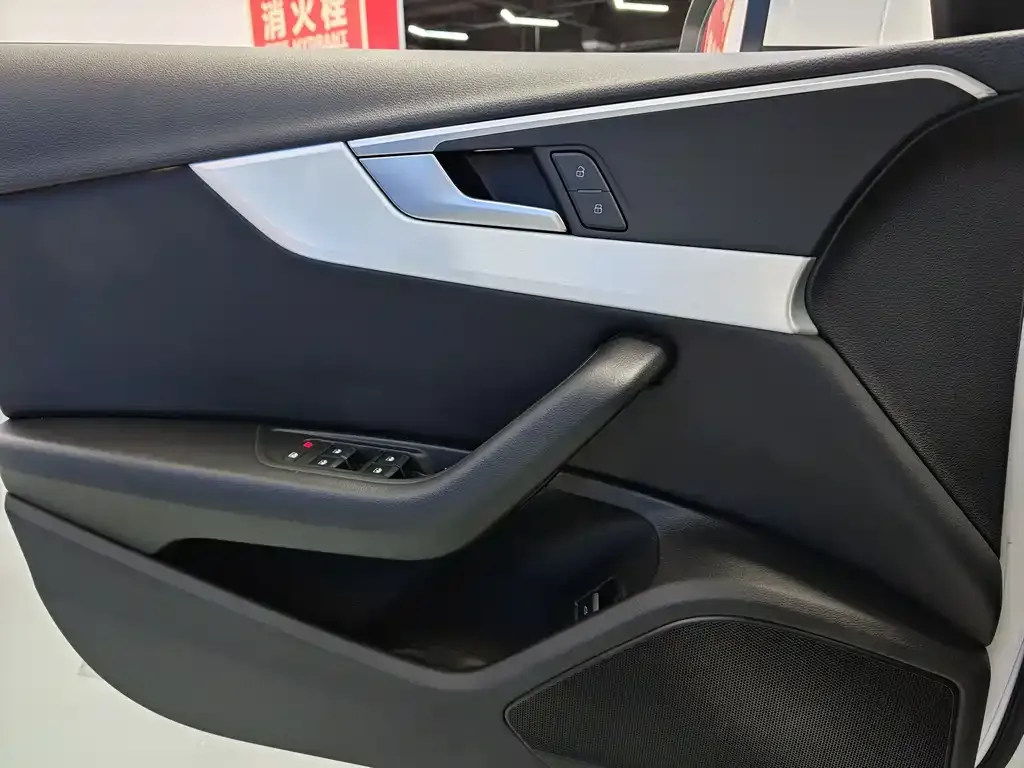 Audi A4L 2021 из CN, фото 3