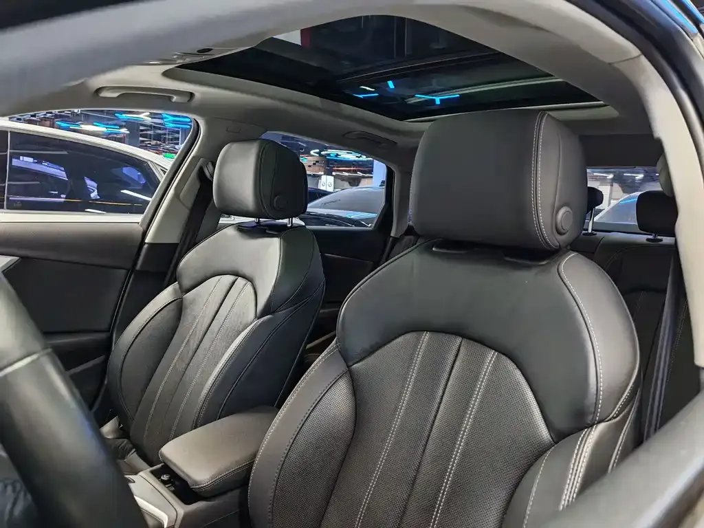 Audi A4L 2021 из CN, фото 4