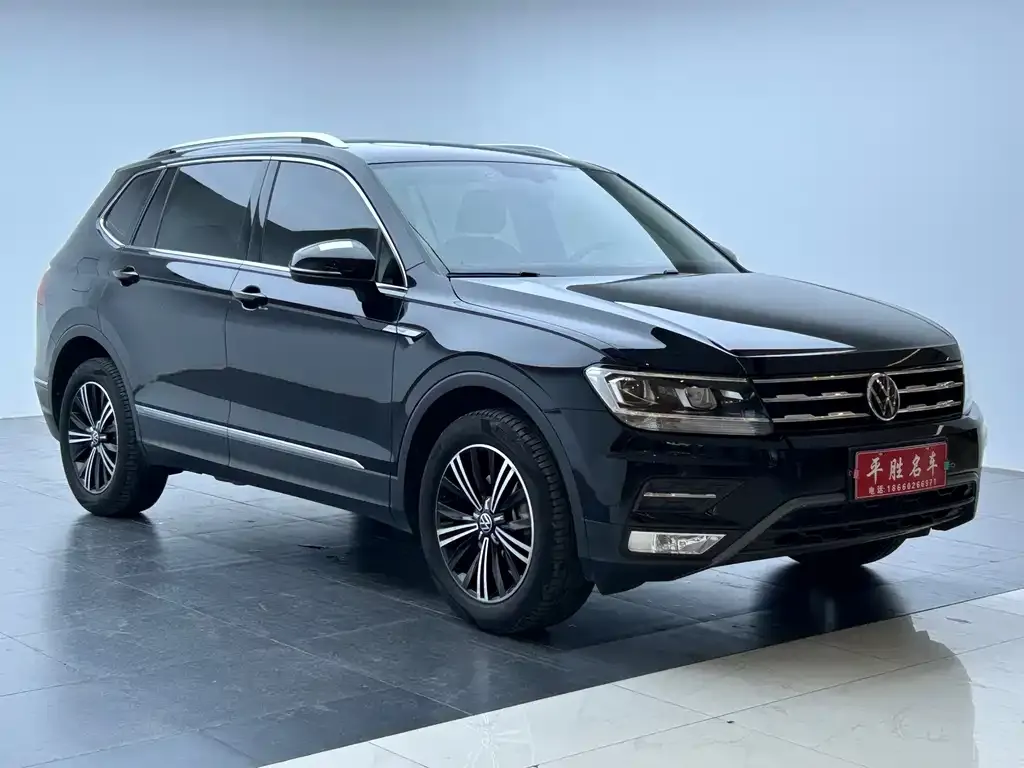 Volkswagen Tiguan L — фото 1