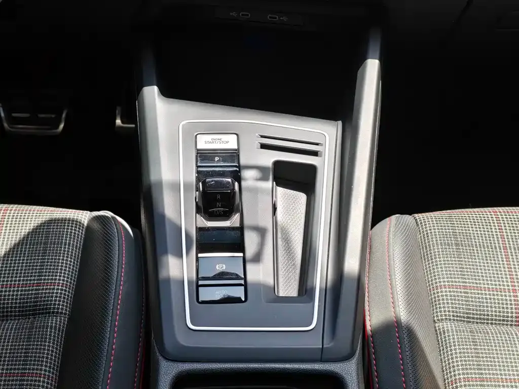 Volkswagen Golf GTI 2023 из CN, фото 3