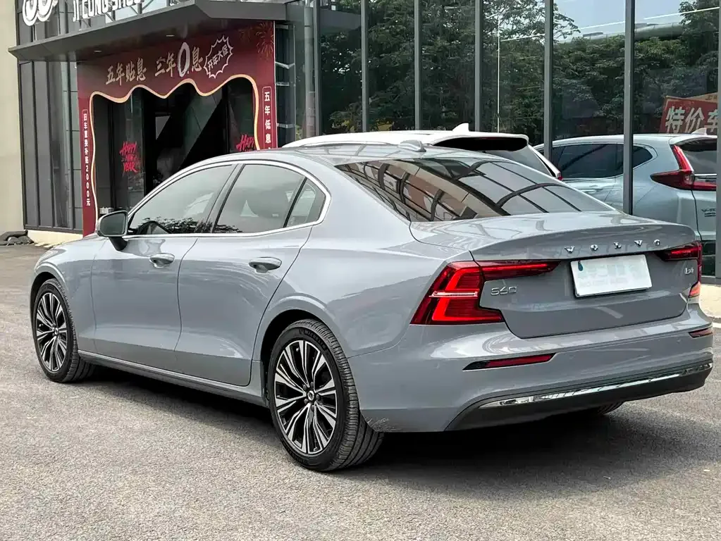 Volvo S60 — фото 6