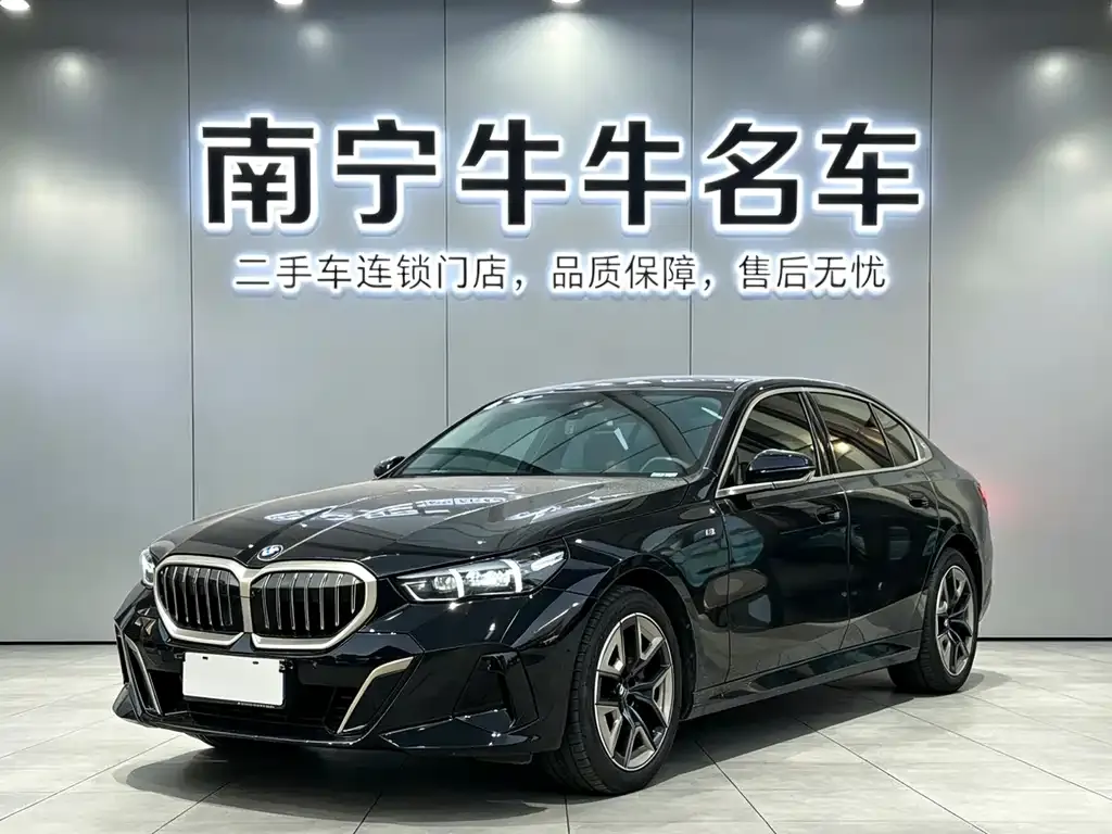 BMW 5 Series — фото 1