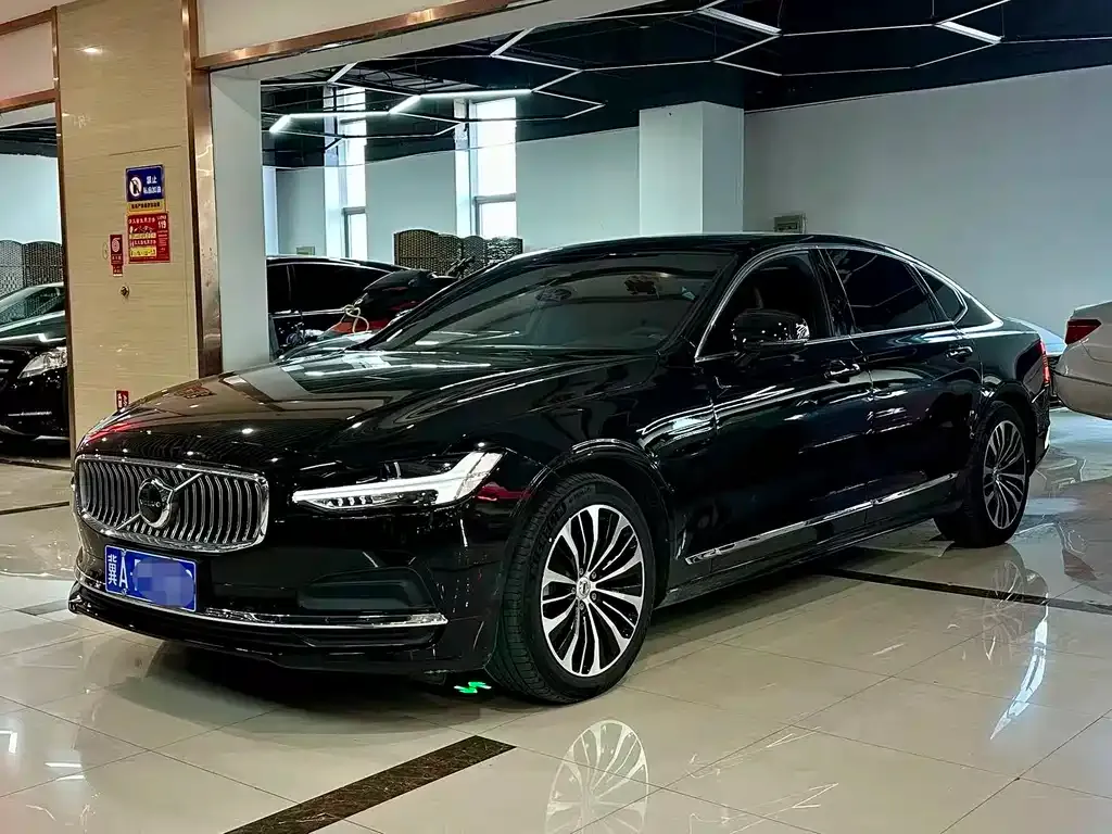 Volvo S90 — фото 1