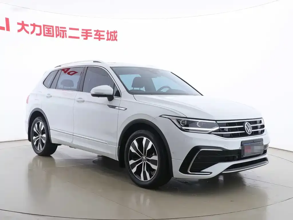 Volkswagen Tiguan L — фото 6