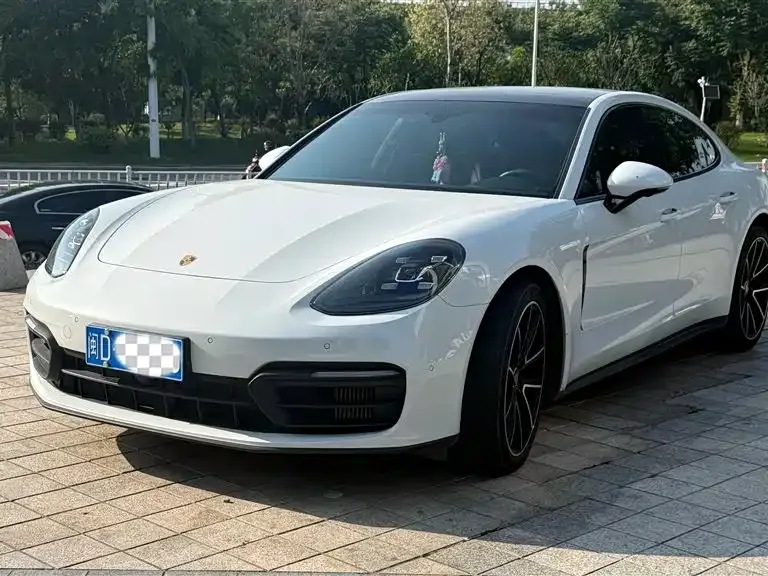 Porsche Panamera — фото 1