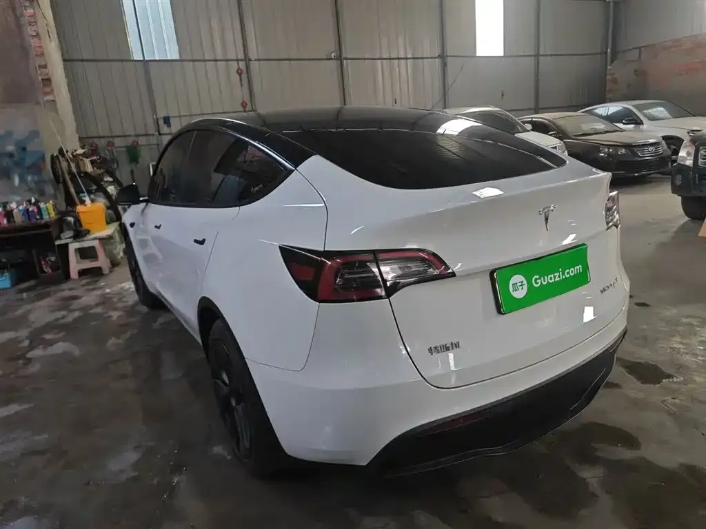 Tesla Model Y — фото 8