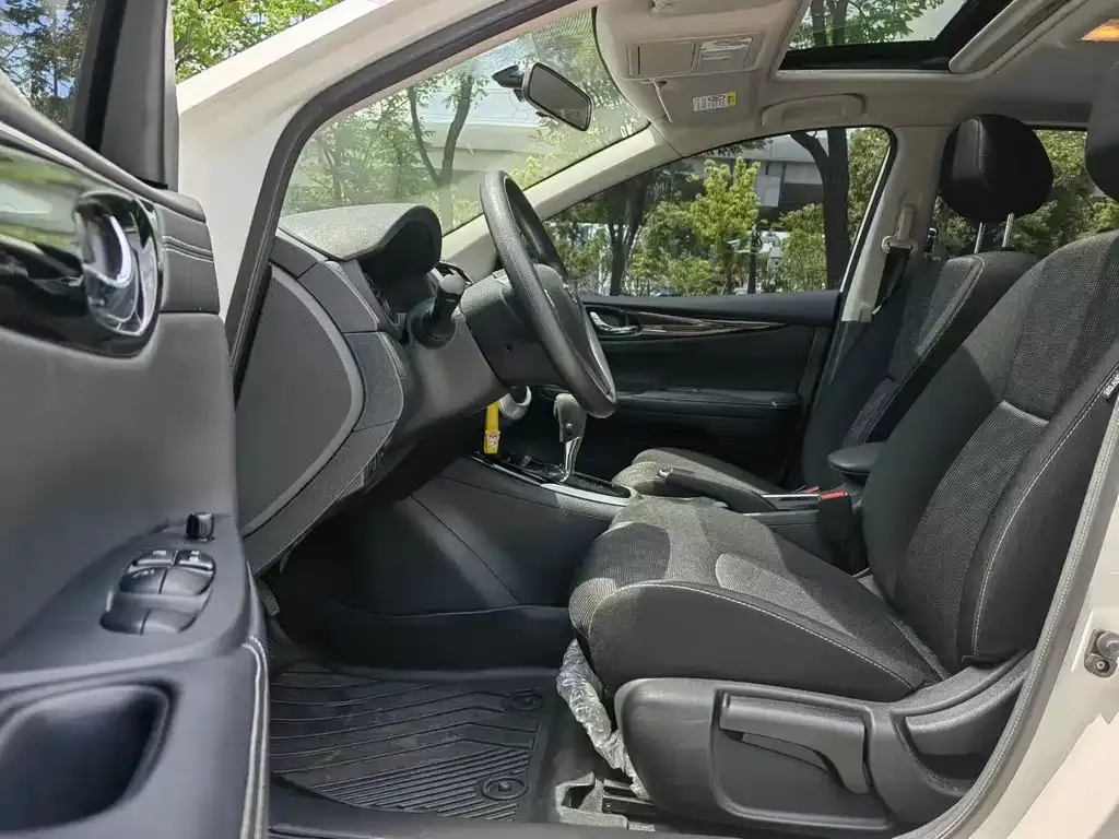 Nissan Tiida 2024 из CN, фото 7