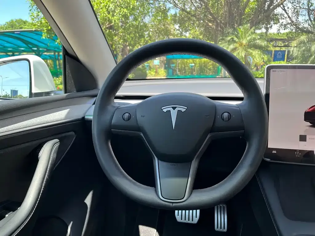 Tesla Model Y — фото 3