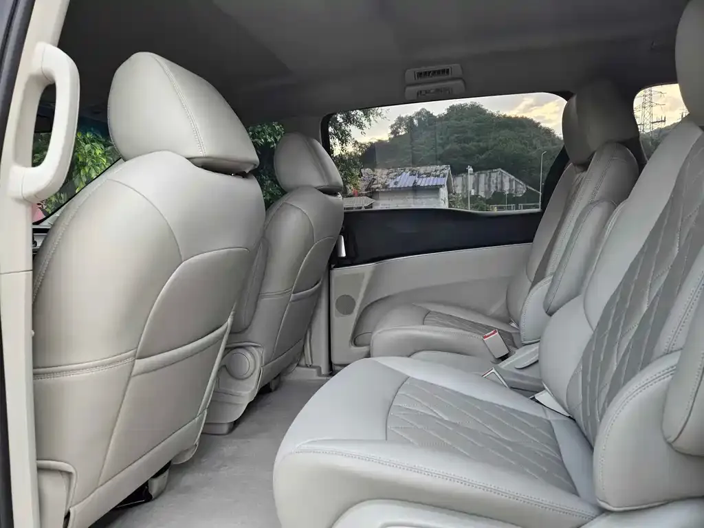 Buick GL8 2023 из CN, фото 3
