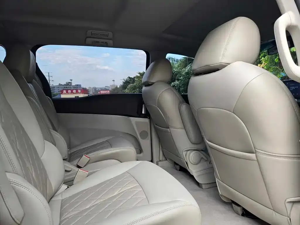 Buick GL8 2023 из CN, фото 2