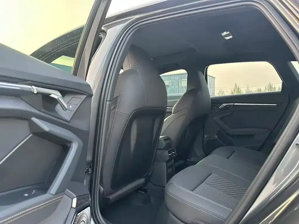 Audi A3 2023 из CN, фото 4