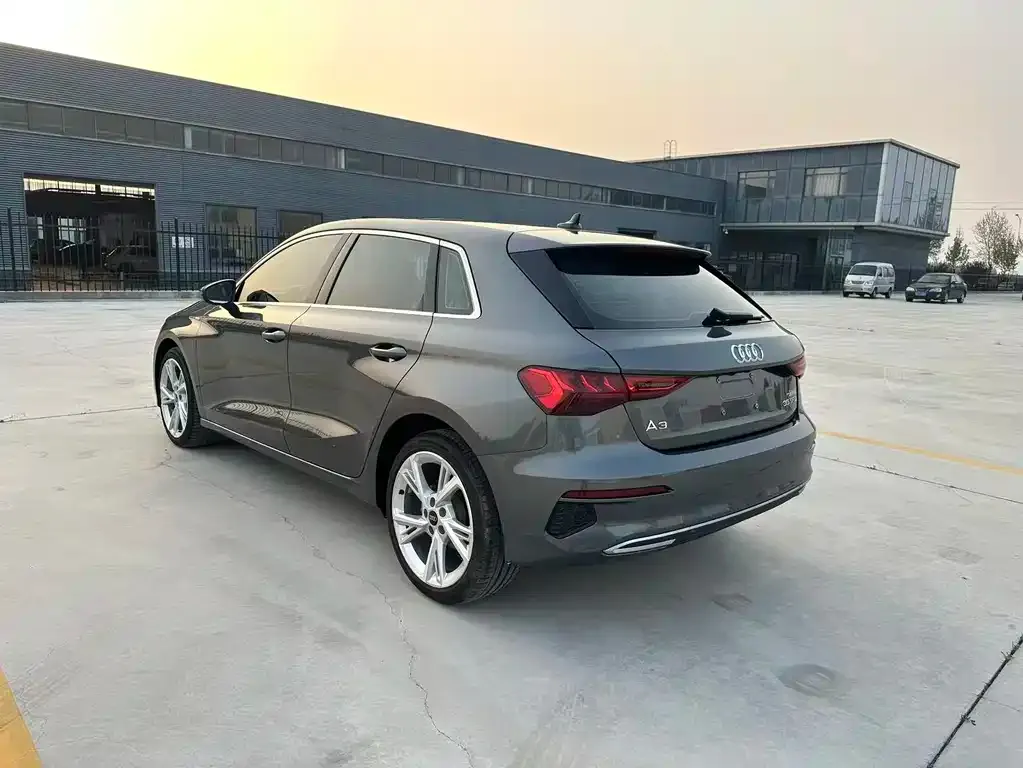 Audi A3 2023 из CN, фото 2