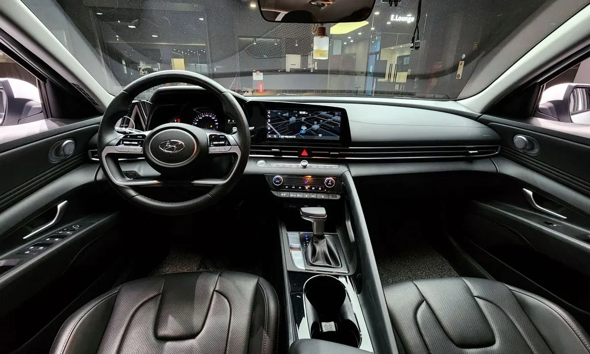 Hyundai AVANTE 2021 из KR, фото 2