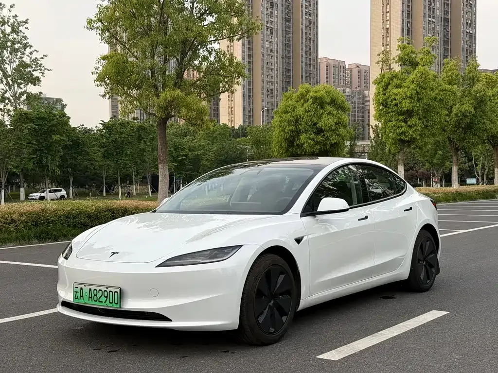 Tesla Model 3 — фото 1