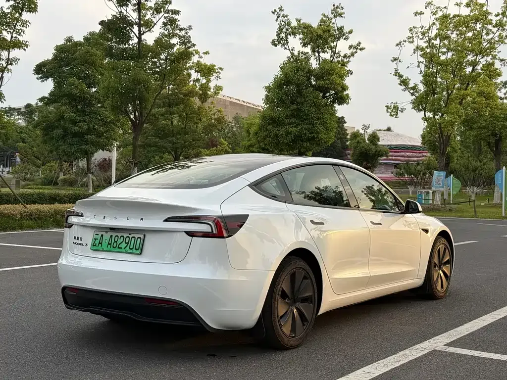 Tesla Model 3 — фото 10