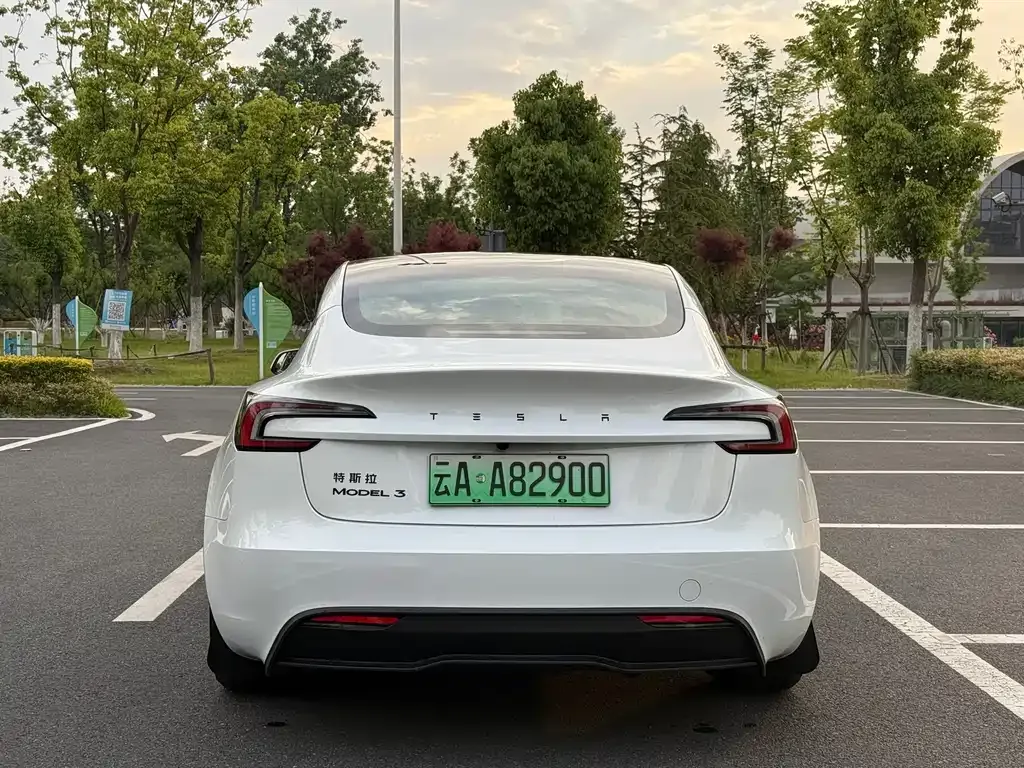 Tesla Model 3 — фото 8