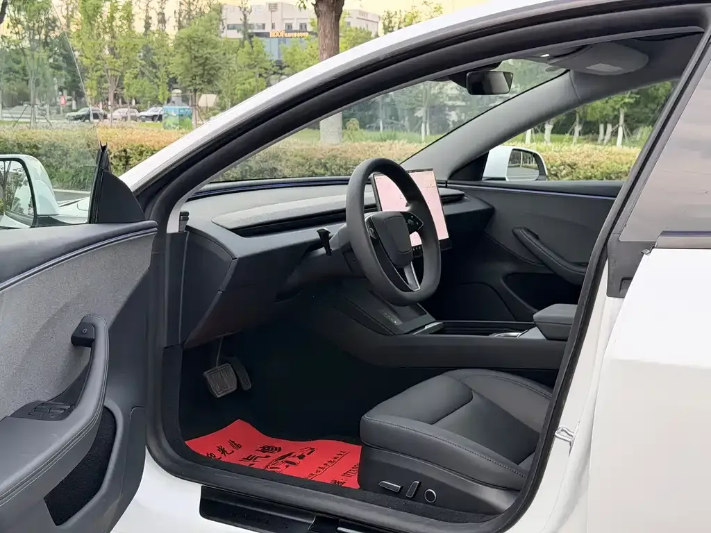 Tesla Model 3 — фото 4