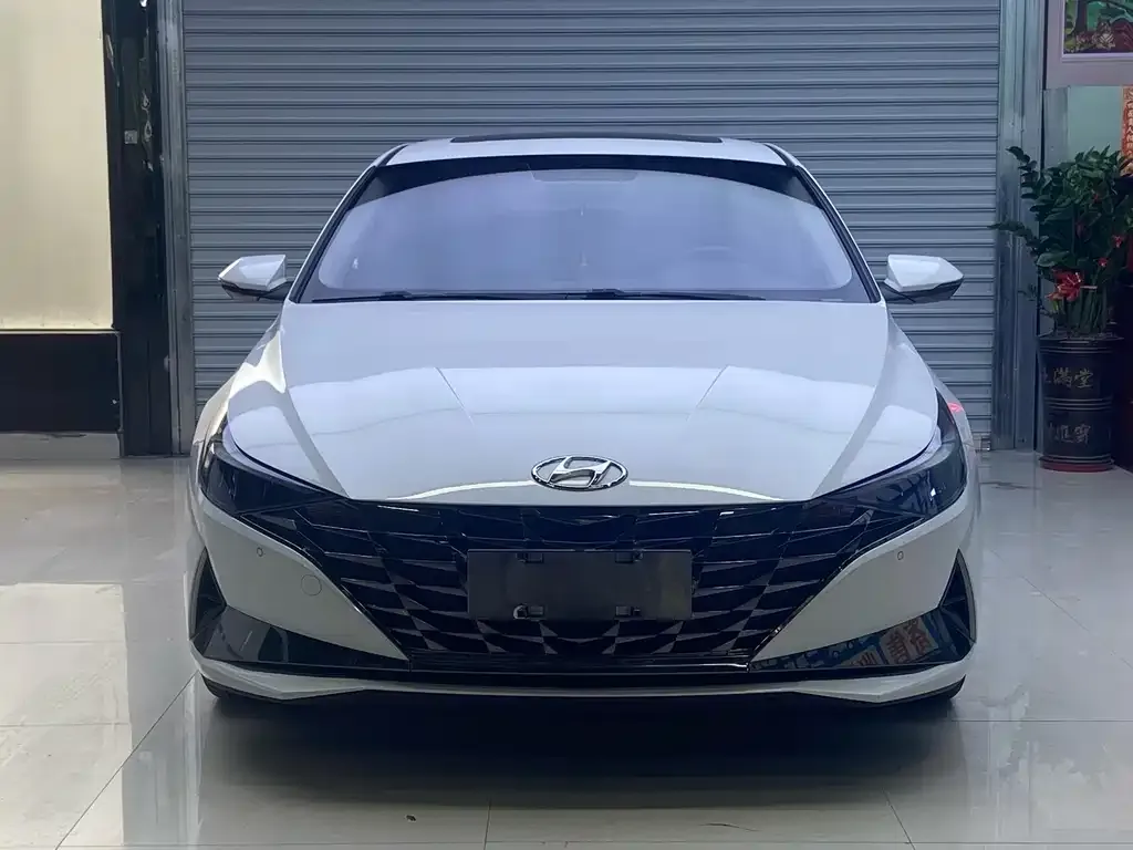 Hyundai Elantra — фото 3