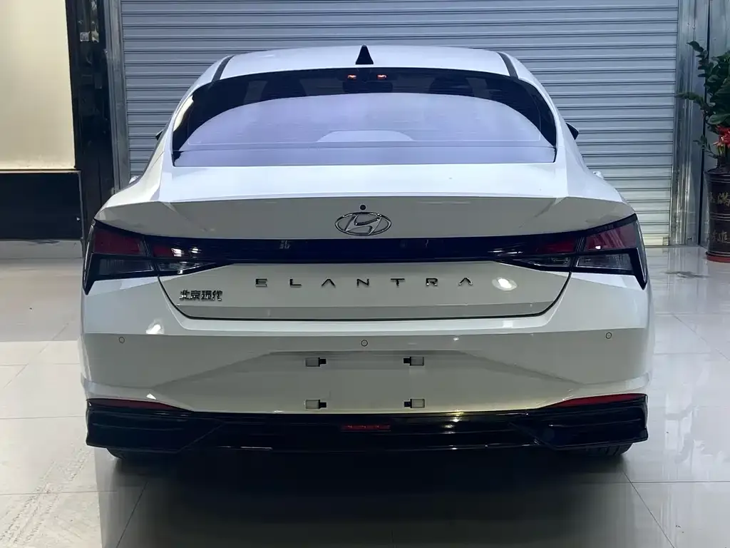 Hyundai Elantra — фото 4