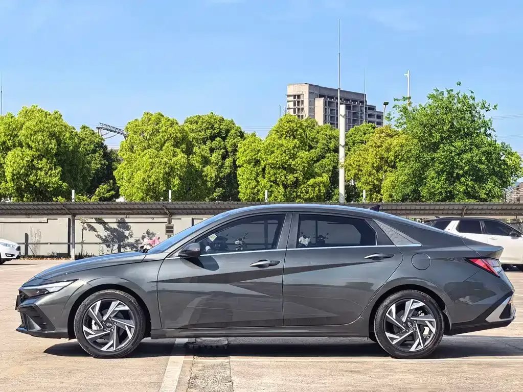 Hyundai Elantra — фото 5