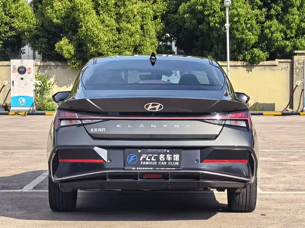 Hyundai Elantra — фото 7