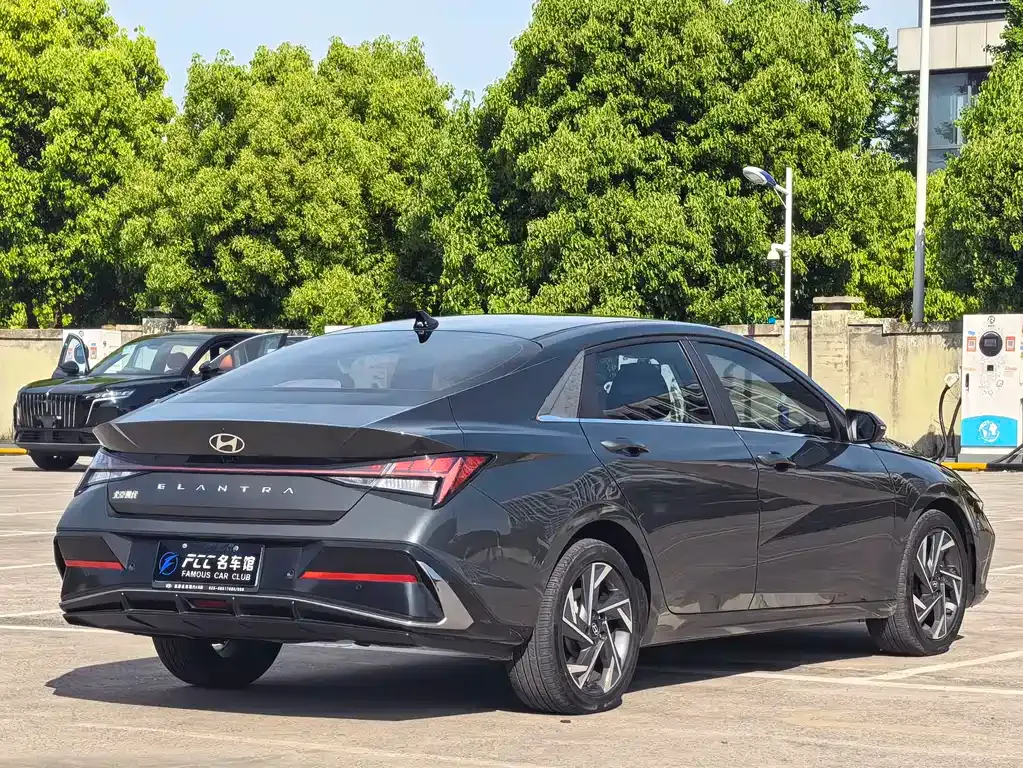 Hyundai Elantra — фото 8