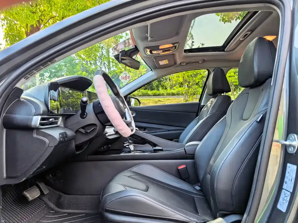 Hyundai Elantra — фото 6