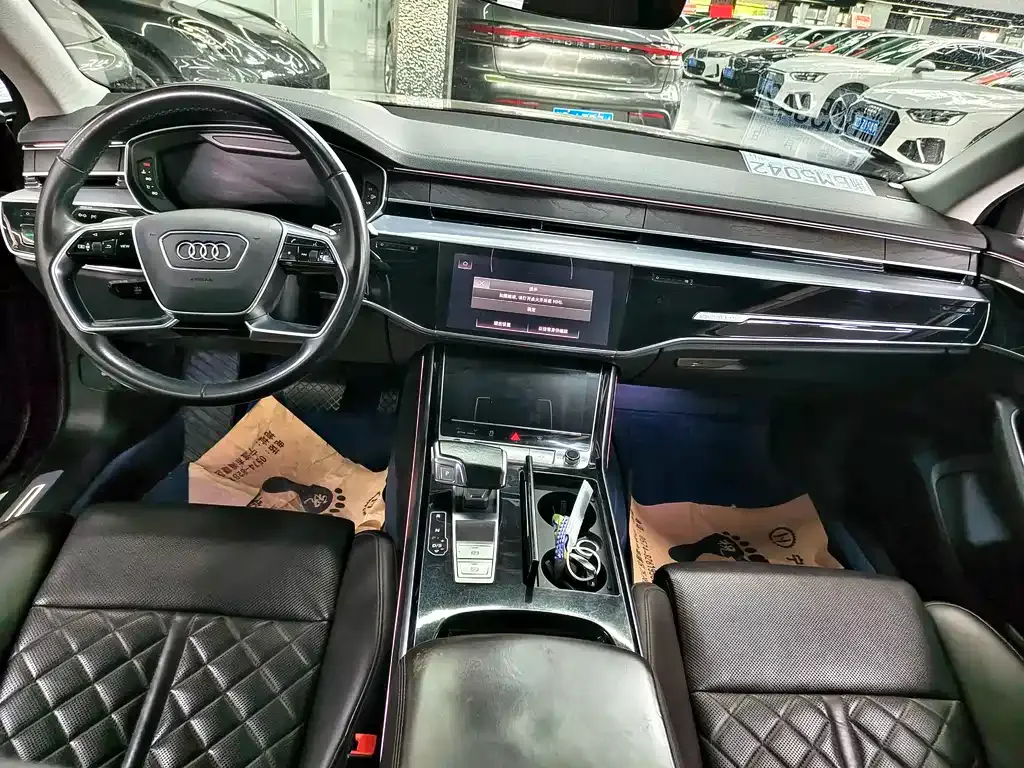Audi A8 — фото 10
