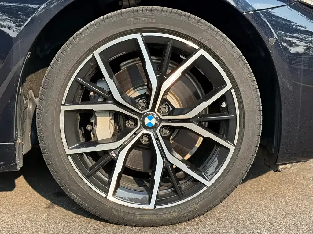 BMW 5 Series — фото 10