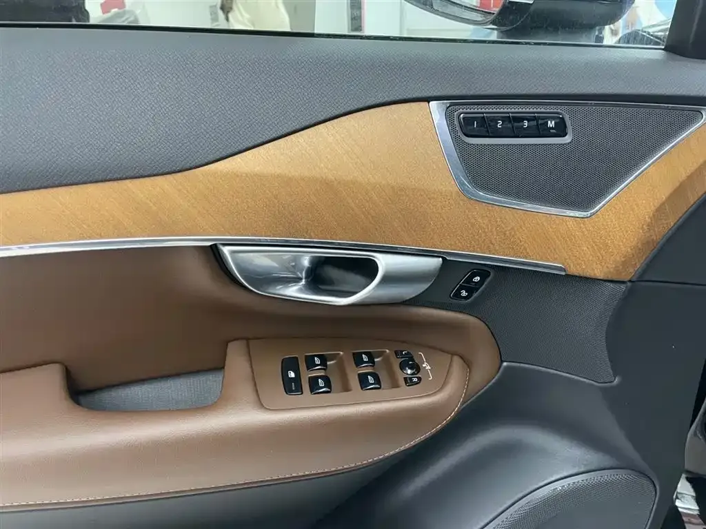 Volvo XC90 — фото 10
