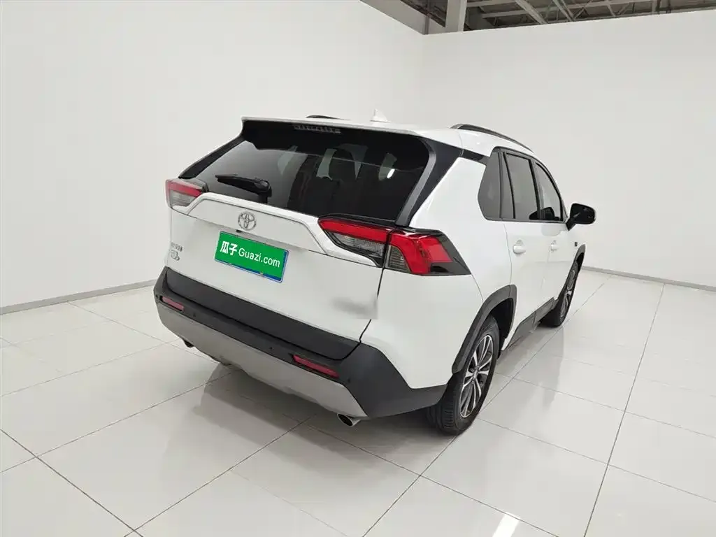 Toyota RAV4 — фото 3