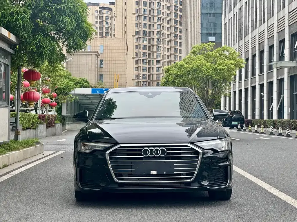 Audi A6L — фото 1