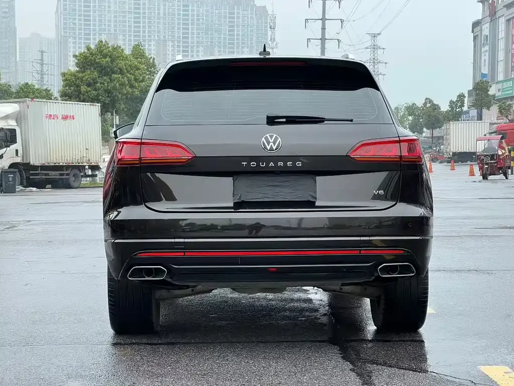 Volkswagen Touareg — фото 9