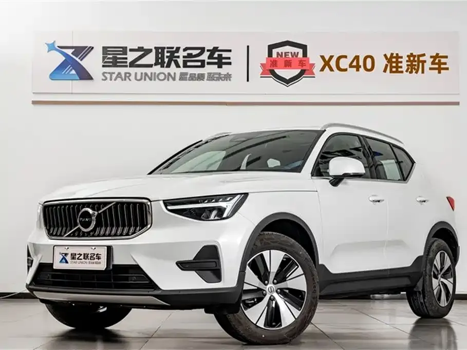 Volvo XC40 — фото 1