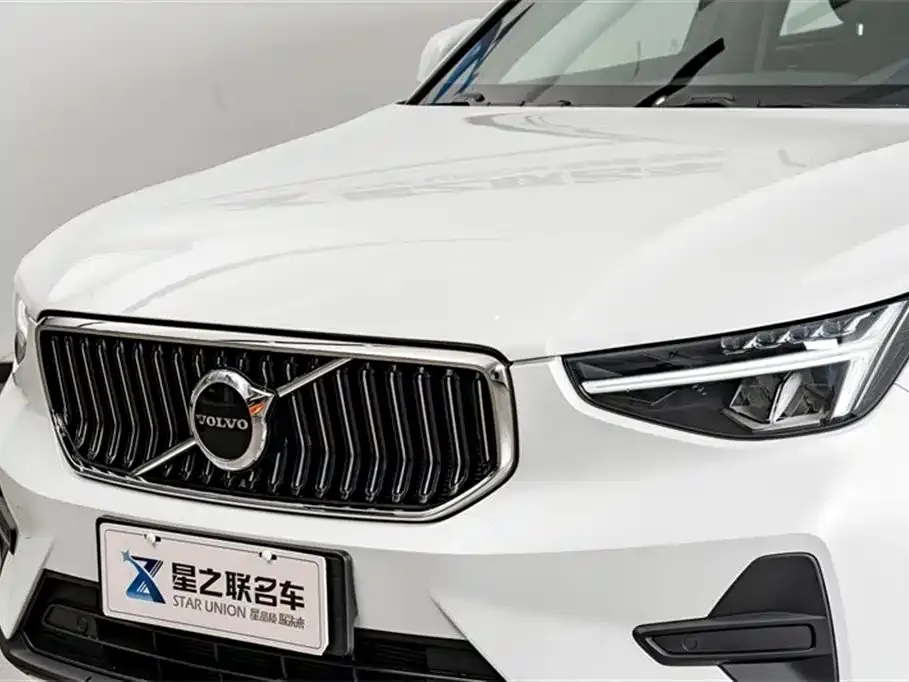 Volvo XC40 — фото 4